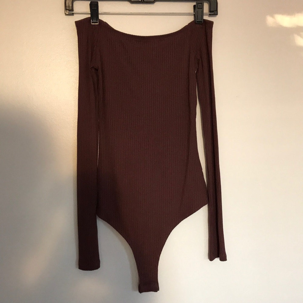 Brown / mauve ribbed off the shoulder bodysuit